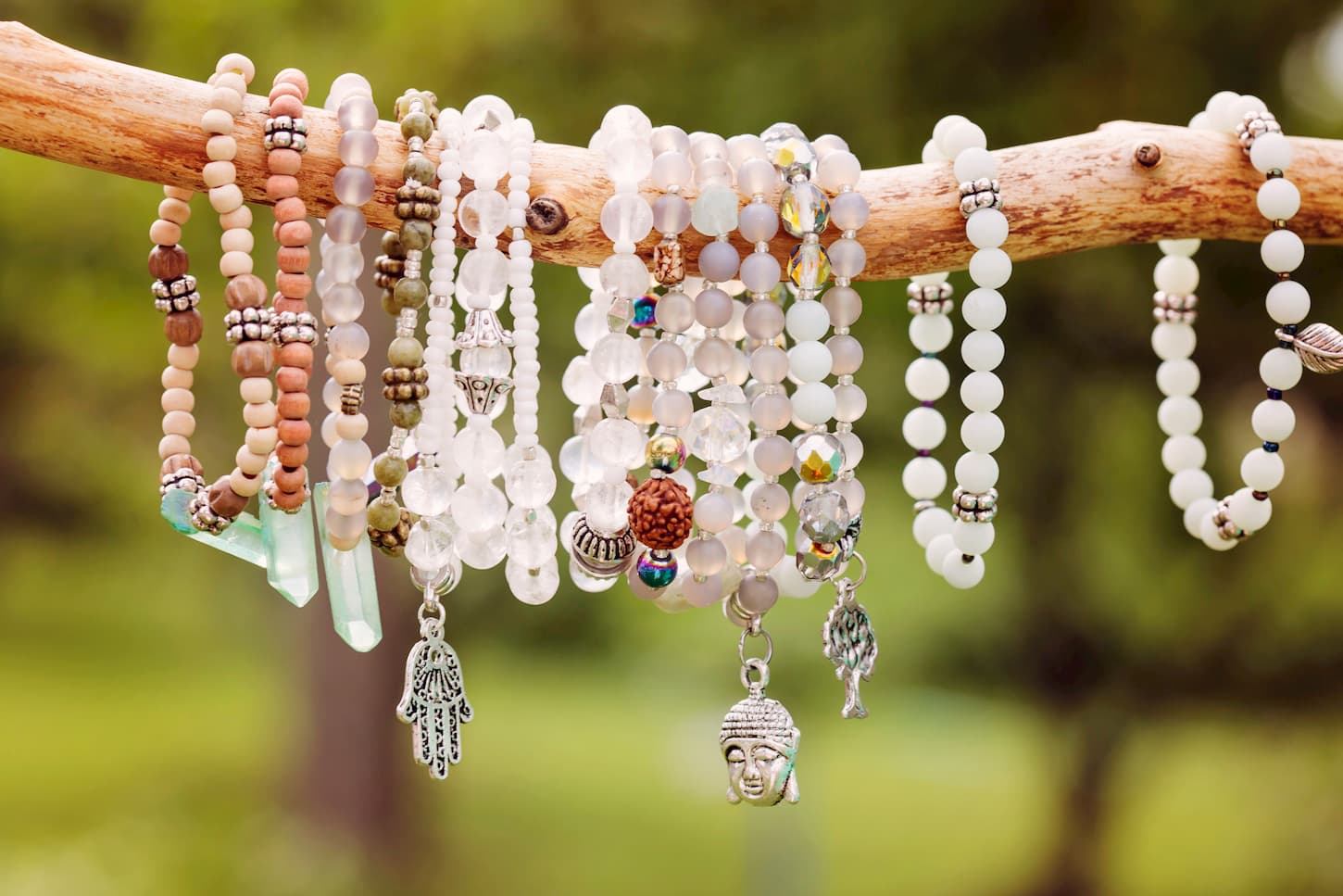 Bracelet Cristal de roche, significations, symboles et guide d’achat.
