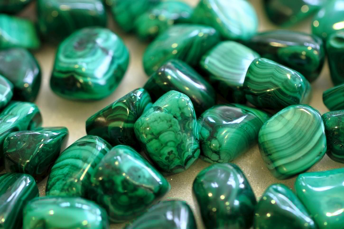 Bracelet Malachite significations, symboles et guide d’achat.