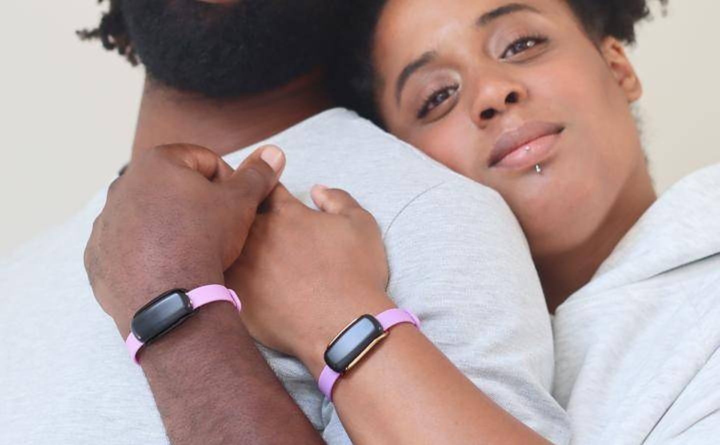 L’amour à distance et le bracelet vibrant pour couple Bond Touch