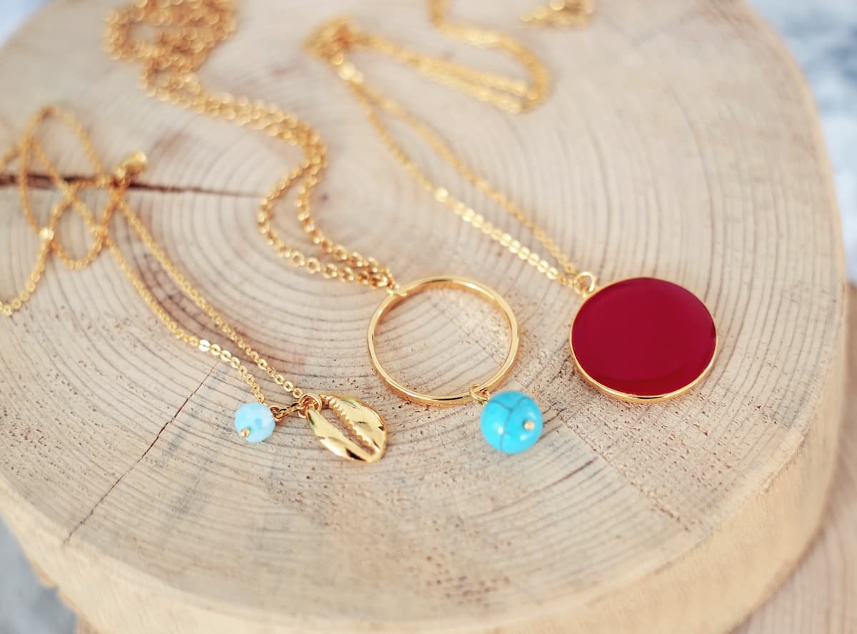 Organisez au mieux vos bijoux grâce à des présentoirs adaptés