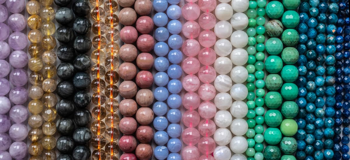 Pierres naturelles : comment bien les choisir pour ses bijoux ?