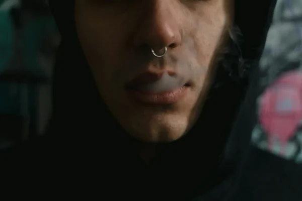 Piercing au capuchon : tout ce qu&rsquo;il faut savoir avant de se lancer