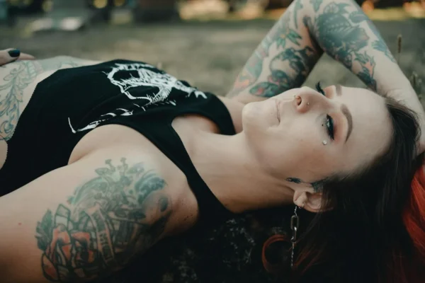 Piercing nombril : à quoi s&rsquo;attendre vraiment côté douleur ?