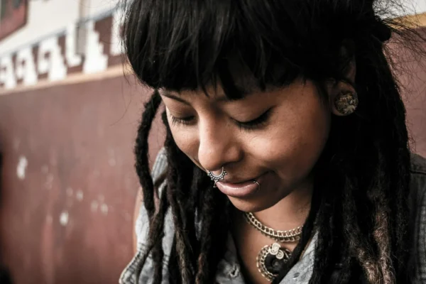 Nom des piercings d&rsquo;oreille : les 12 emplacements à connaître